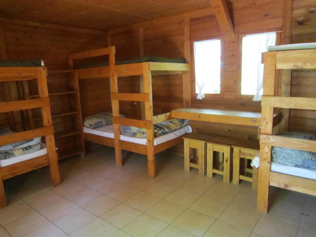 Nyirfaliget Lovaskemping Es Turistahaz Hotel นีเรกฮาซา ห้อง รูปภาพ