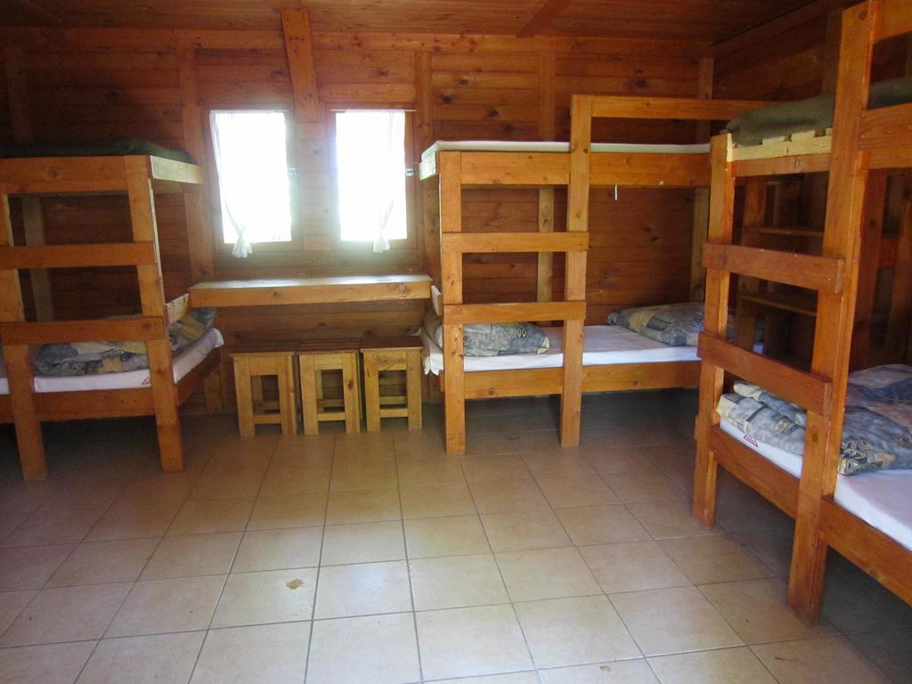 Nyirfaliget Lovaskemping Es Turistahaz Hotel นีเรกฮาซา ภายนอก รูปภาพ