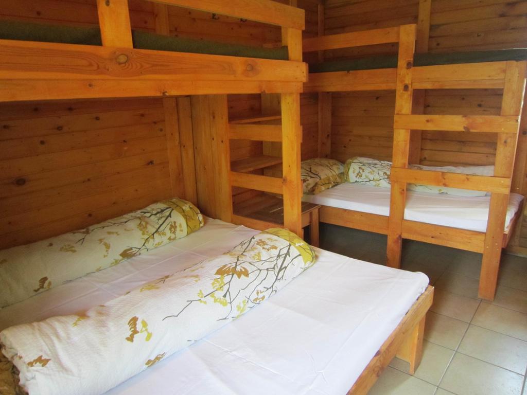 Nyirfaliget Lovaskemping Es Turistahaz Hotel นีเรกฮาซา ห้อง รูปภาพ
