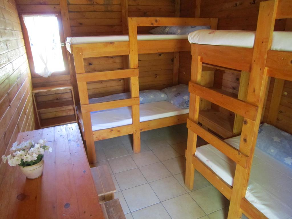 Nyirfaliget Lovaskemping Es Turistahaz Hotel นีเรกฮาซา ภายนอก รูปภาพ