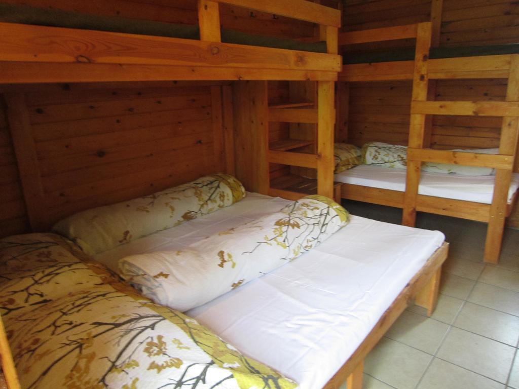 Nyirfaliget Lovaskemping Es Turistahaz Hotel นีเรกฮาซา ภายนอก รูปภาพ